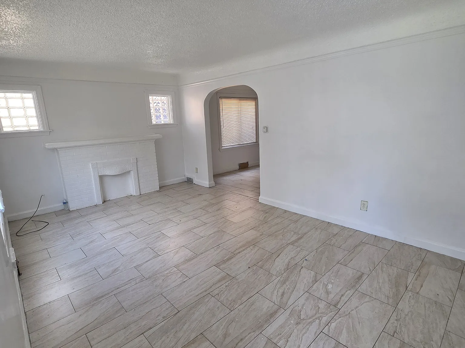 3 bed, 1151 sqft, $1,395 — Photo 2