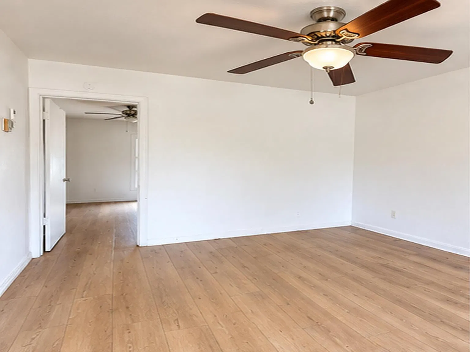 212 W Hoover Ave — Photo 2