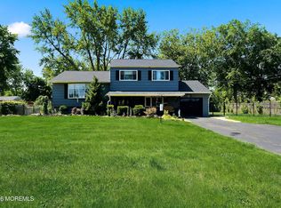 41 Kipling Way, Manalapan, NJ 07726