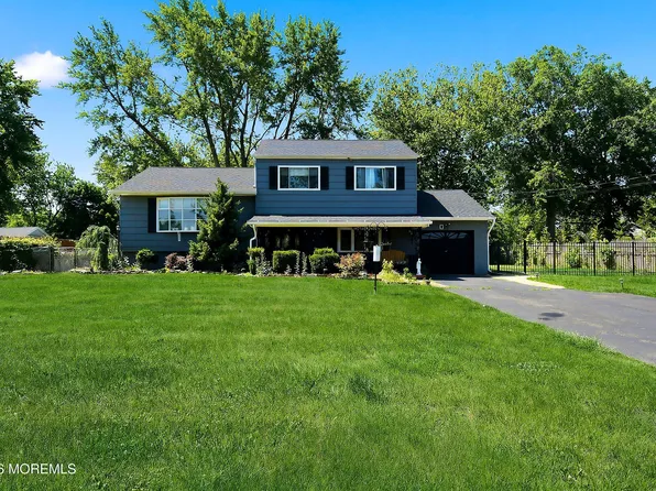 41 Kipling Way, Manalapan, NJ 07726