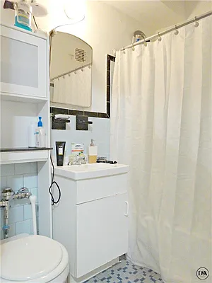 Rented by DSA Realty | media 32