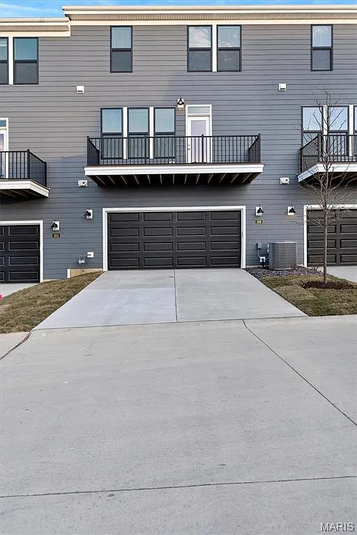 Studio, 2515 sqft, $4,900 — Photo 2
