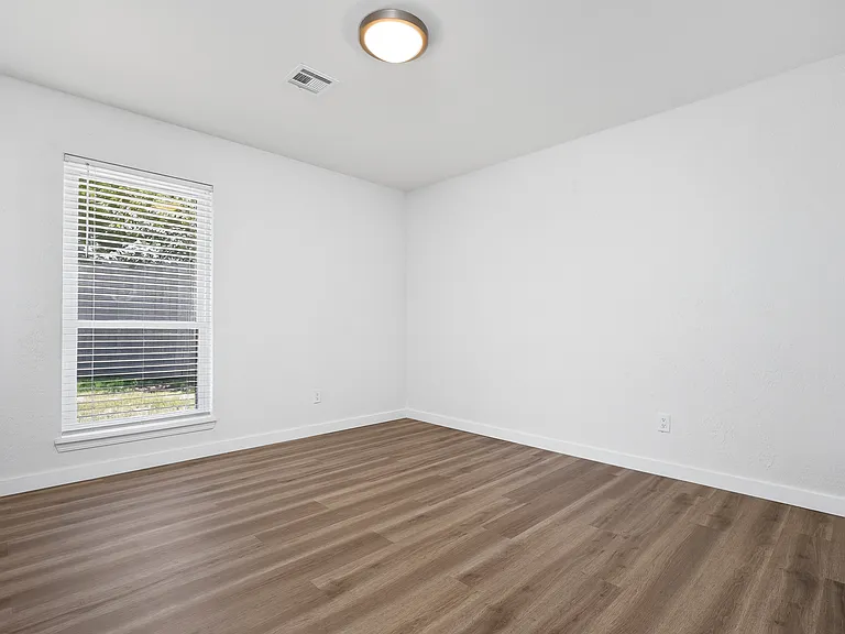 630 S Heights Dr — Photo 6