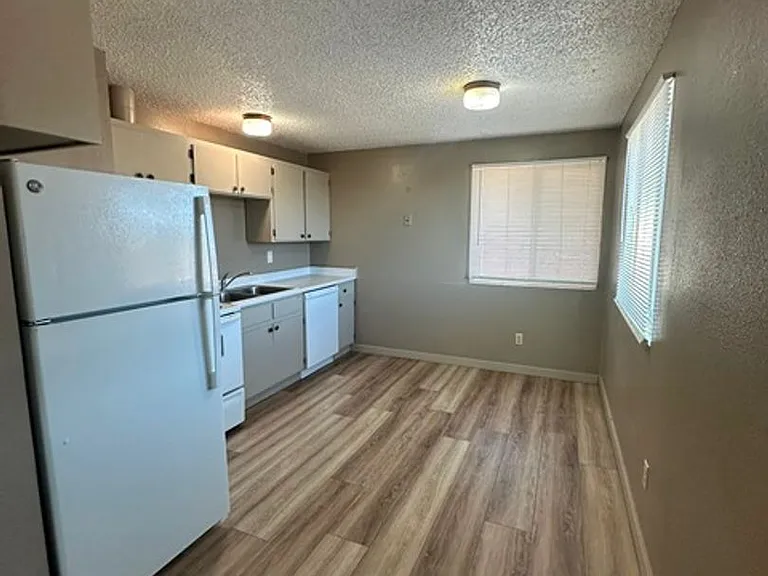 542 Riverside Dr #1 — Photo 6