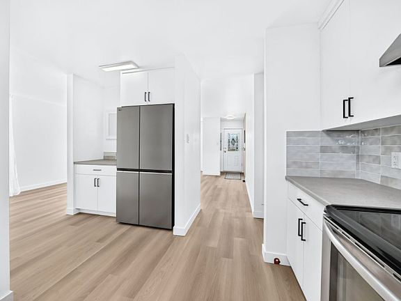 5th image of 5801 41 Street Cres