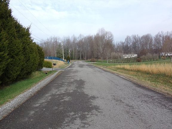 4th image of 2054 Charles Ln