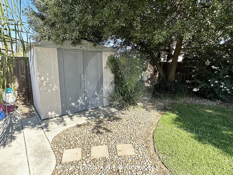 5033 W Wren Ave — Photo 29