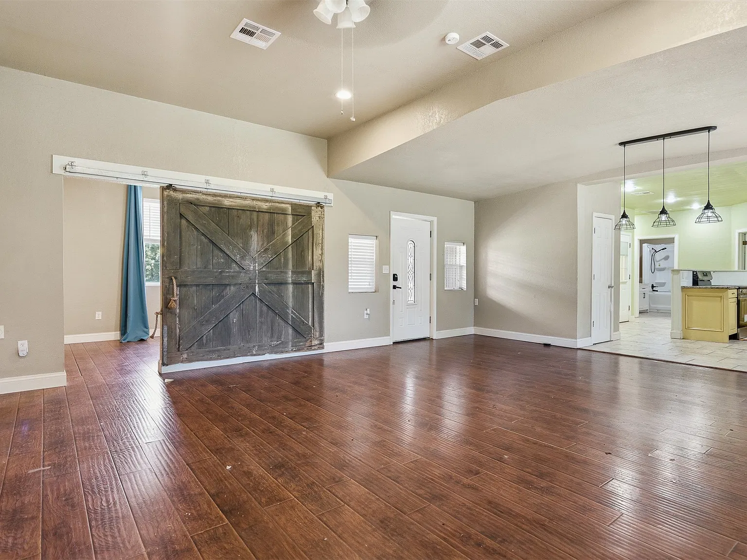 4 bed, 2.0 bath, 1935 sqft, $1,850 — Photo 4