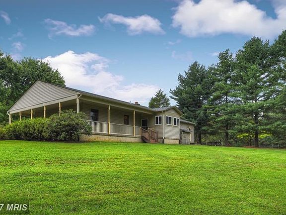 2nd image of 40 Cedar Ct