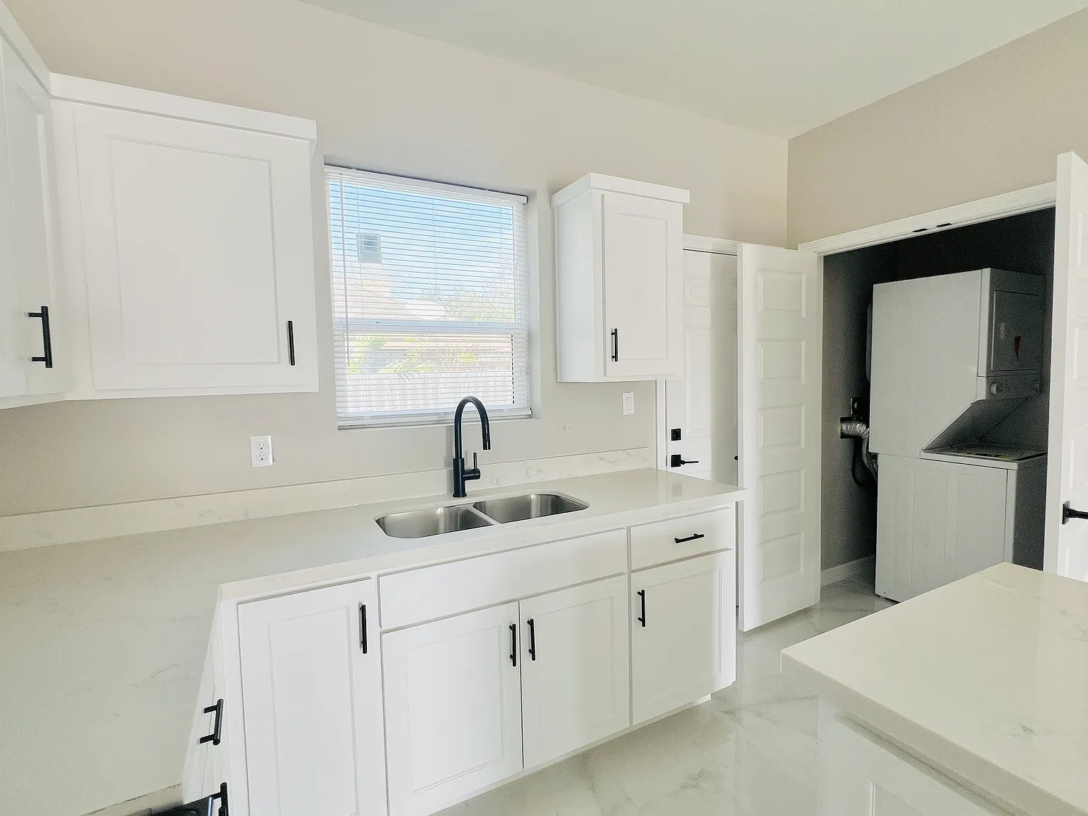 2 bed, 2.5 bath, 1114 sqft, $1,099 — Photo 3