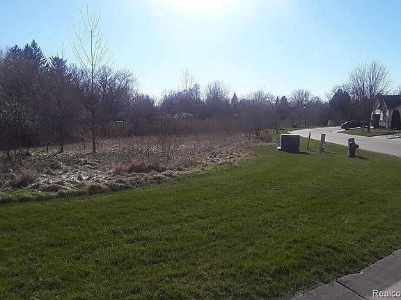 5th image of Applewood Ln