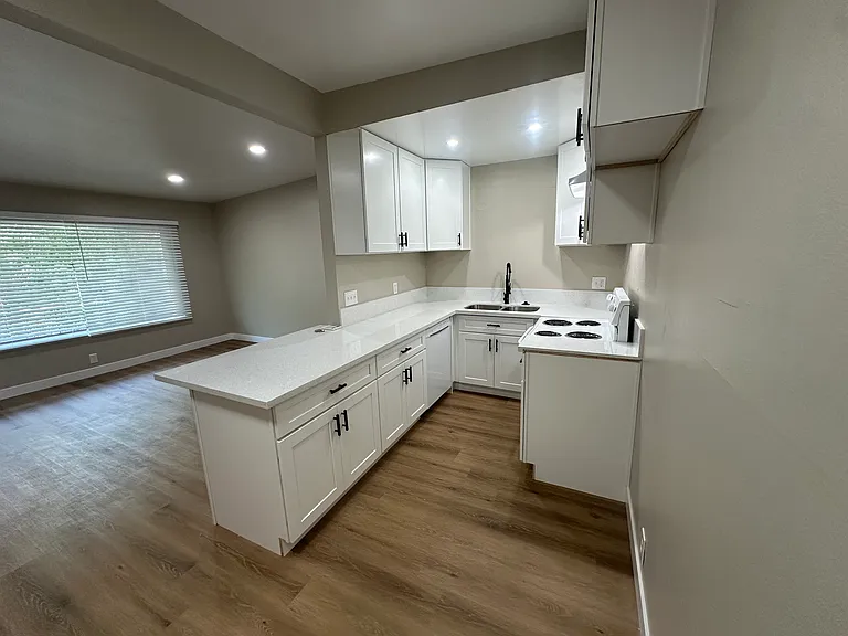7930 Telegraph Rd — Photo 4
