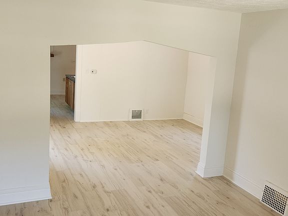 2nd image of 822 S 49th Ave