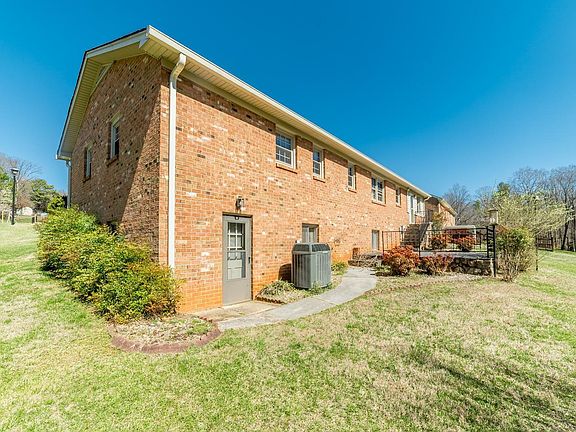 4th image of 131 Robinhood Pl