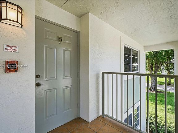 3rd image of 1105 Bahama Bnd APT F2