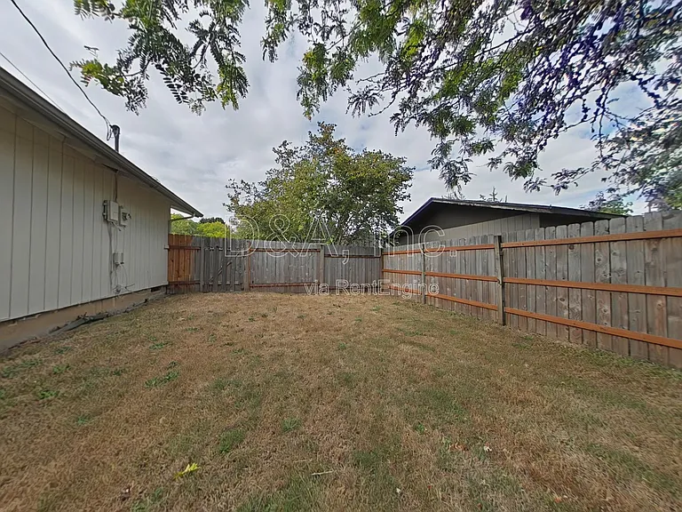 1150 NW Walnut Blvd — Photo 14