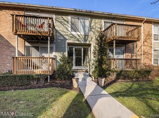 715 Randolph St APT 215, Northville, MI 48167