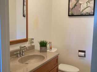 1645 W Hayes St, Woodburn, OR 97071