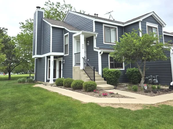 953 Brunswick Cir, Schaumburg, IL