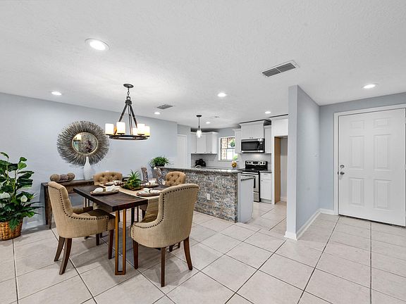 3rd image of 15839 Bougainvilla Ln