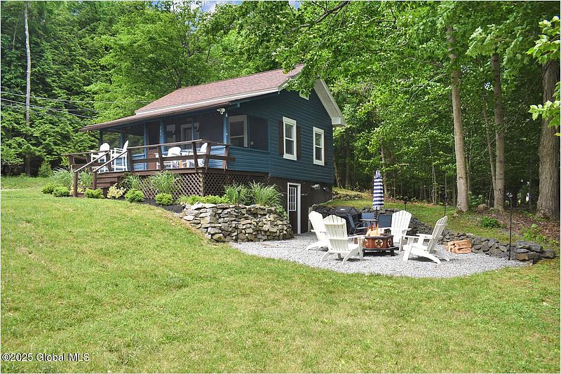2nd image of 342 Palisades Road