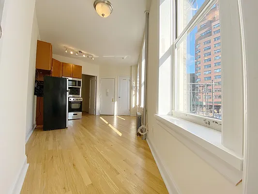 Rented by City Connections Realty | media 9