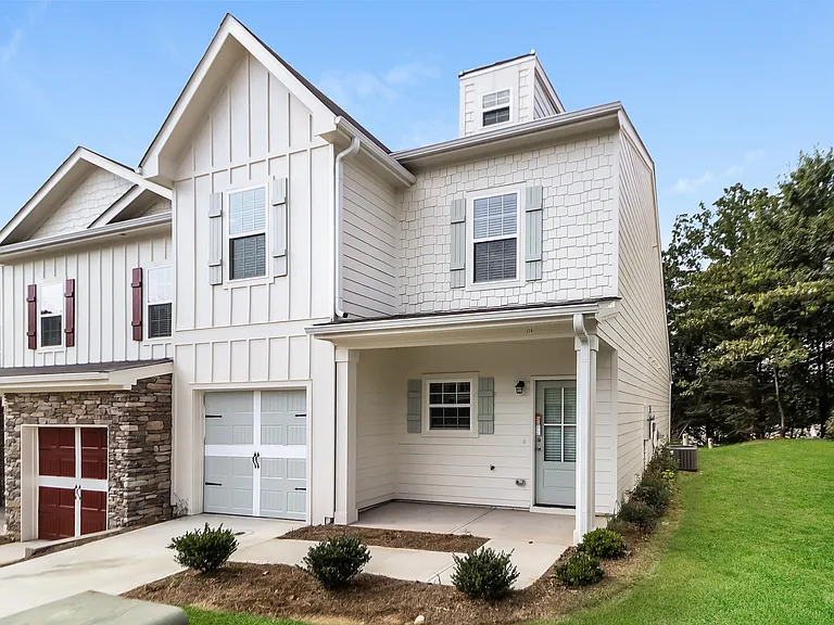 228 Riley Cir — Photo 3