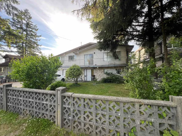 13703 Grosvenor Rd, Surrey, BC V3R 5E3