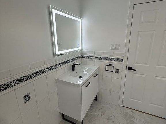 2nd image of 2054 Grove St Floor 2