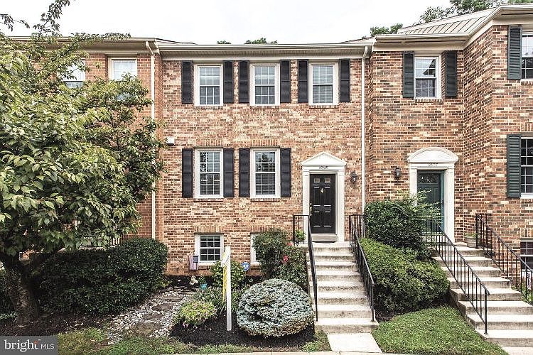 1st image of 10118 Oakwood Chase Ct