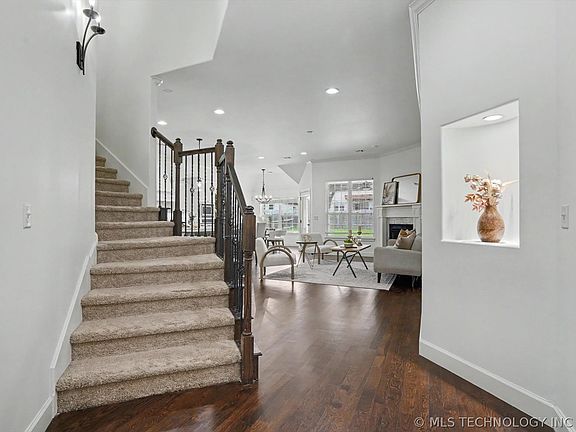 5th image of 515 W 128th St S