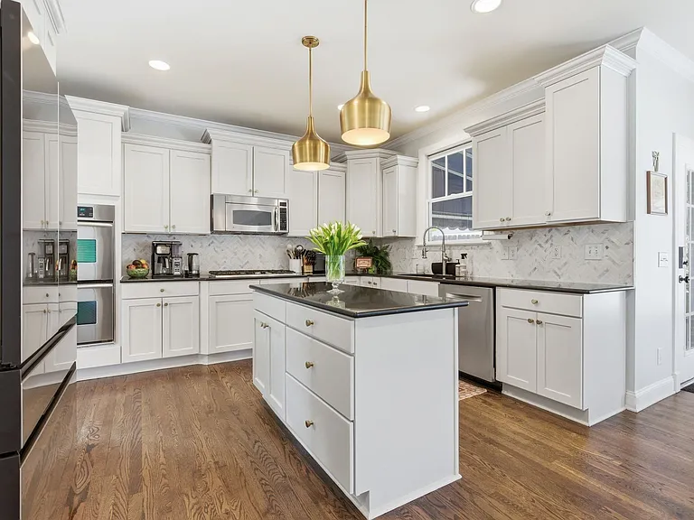 2500C W Linden Ave — Photo 16