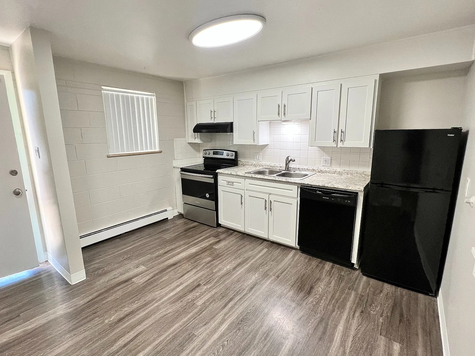Lakeview Apartments — Photo 2