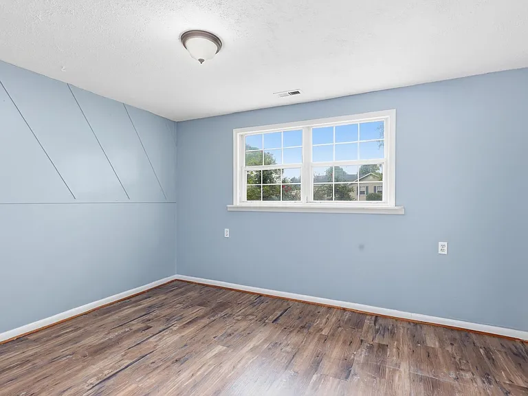 11210 Edgewood Dr — Photo 6