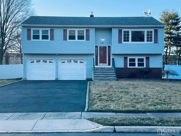 10 Kory Dr, Kendall Park, NJ 08824