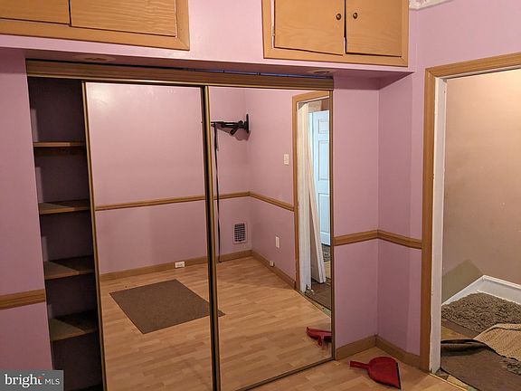 4th image of 2148 W Grange Ave
