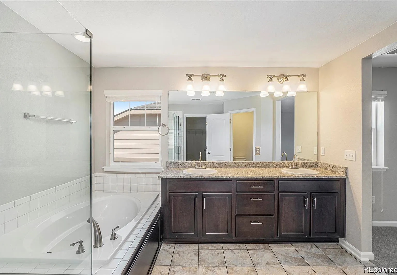 4 bed, 4.5 bath, 4411 sqft, $3,500 — Photo 3