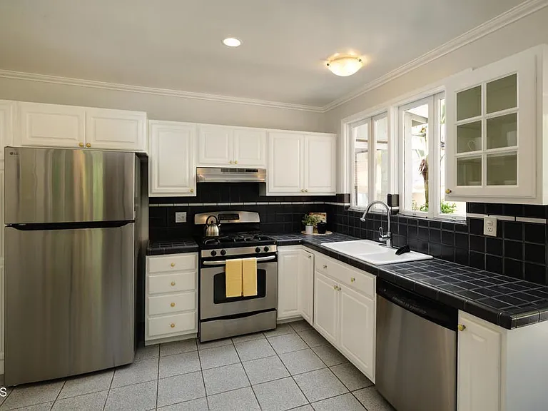 501 Fremont Ln — Photo 18