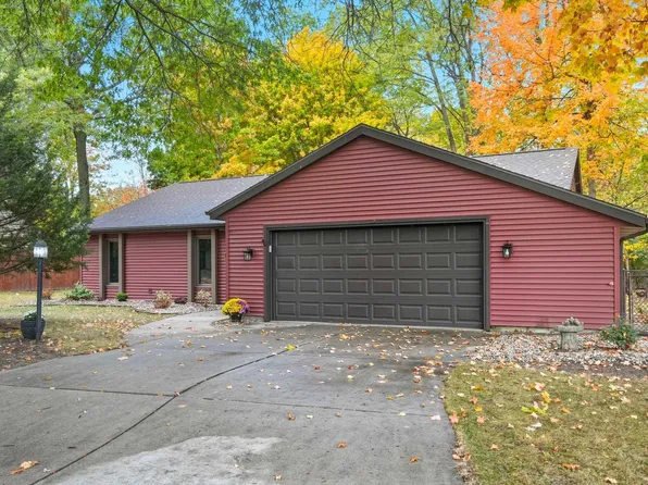 7417 Nature Trail Dr, Fort Wayne, IN 46835