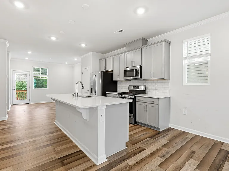 324 Hemley Trl — Photo 35