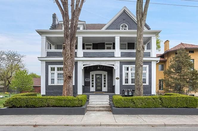 1st image of 376 Linwood Ave #4