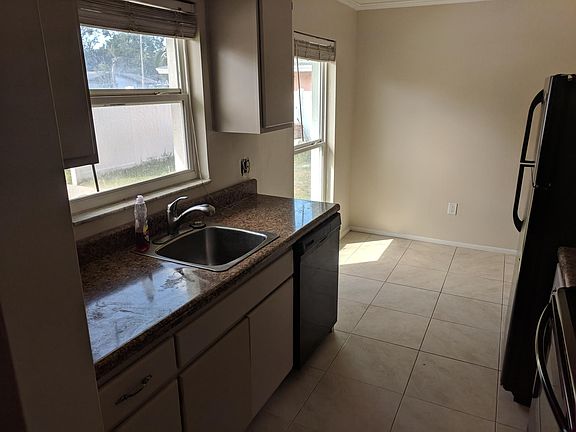 5th image of 2523 Sunny Breeze Ave APT B
