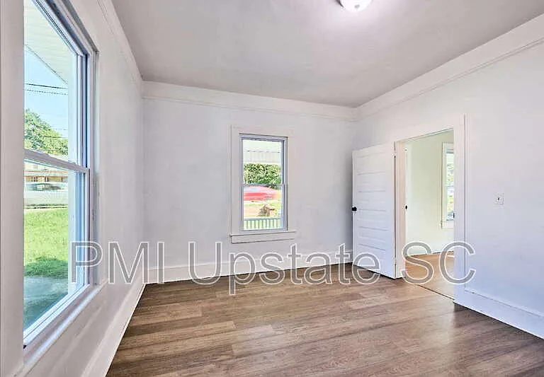 10 E Main St — Photo 4