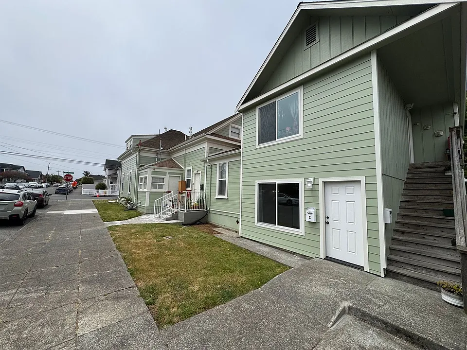 204 W Del Norte St #A-D