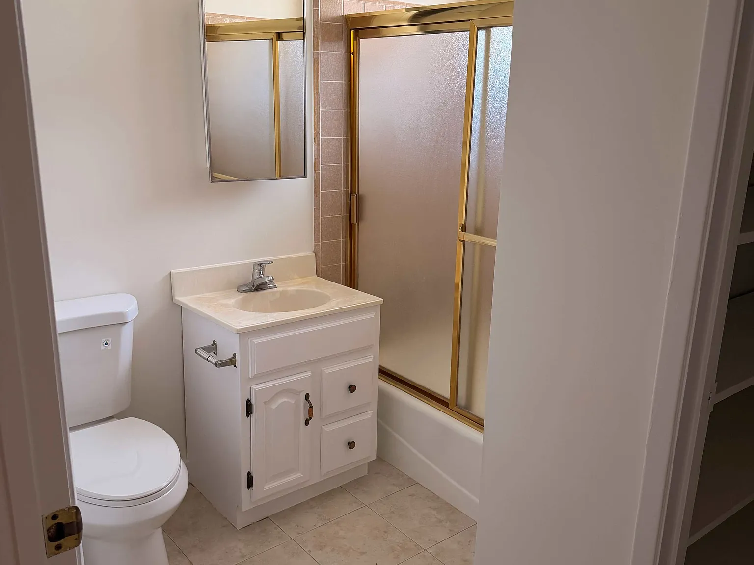 3 bed, 1232 sqft, $4,200 — Photo 3