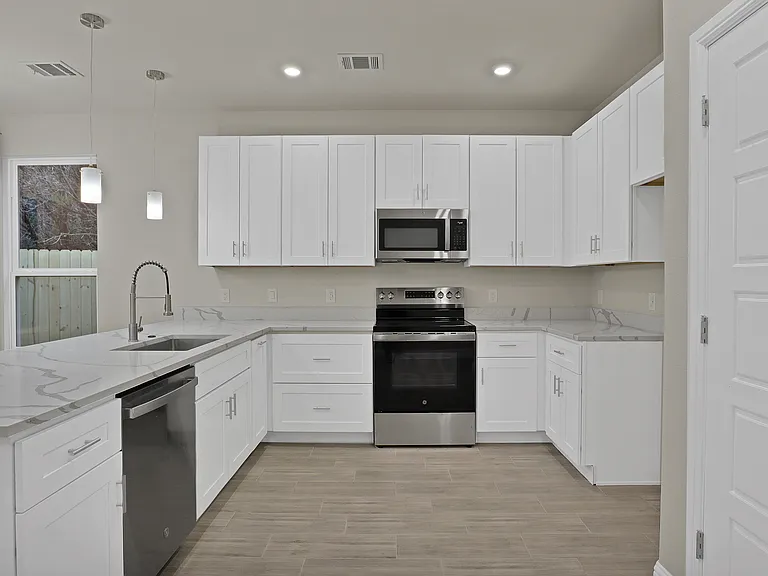 5619 Barkridge Dr — Photo 12
