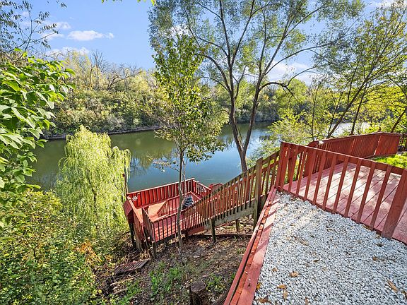 3rd image of 71 Lakeshore Dr