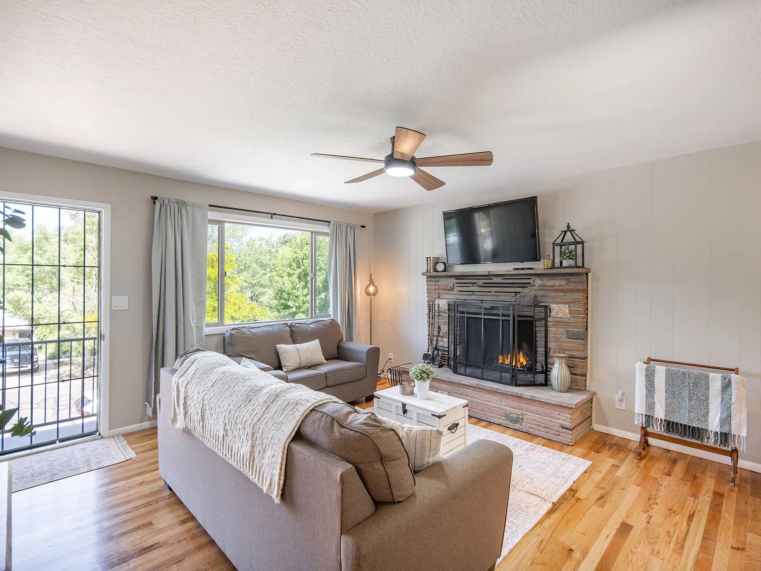 3 bed, 960 sqft, $2,500 — Photo 3