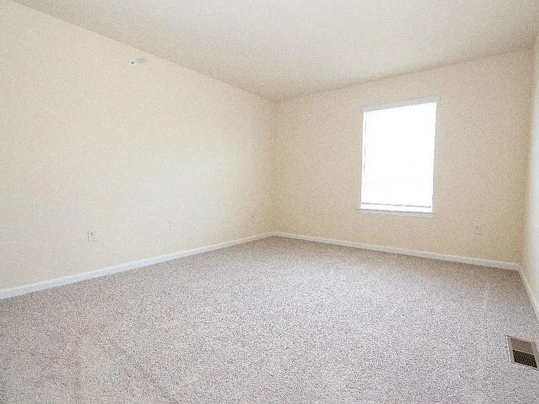 2 Skip Ln — Photo 20