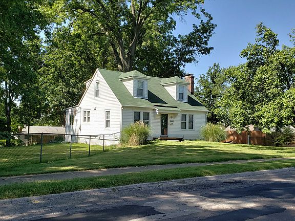 3rd image of 10418 Oak Ave